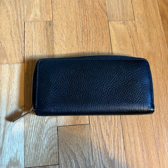 Michael Kors Zip Around Fulton Wallet - Picture 2 of 6